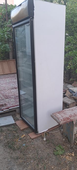 Ветрина холодильник
