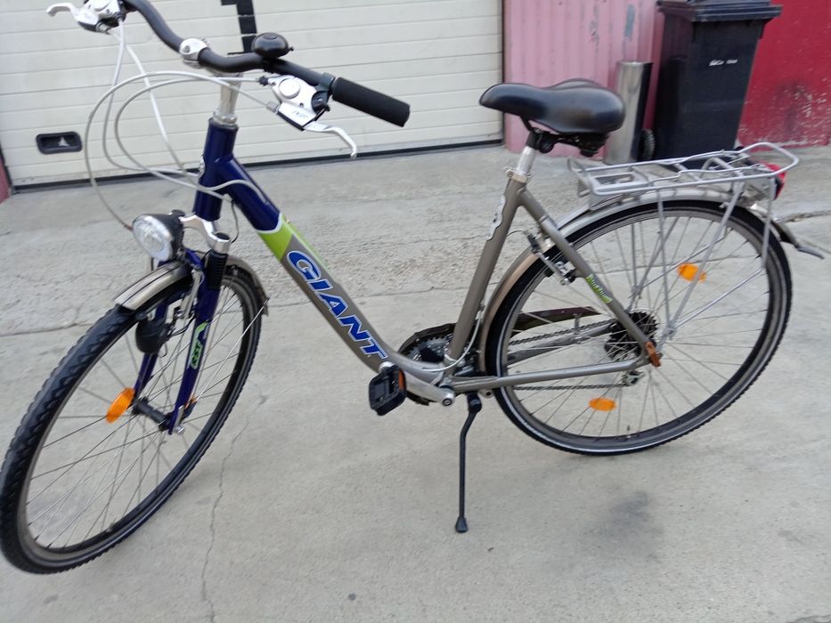 Vând bicicleta din aluminiu pentru damă