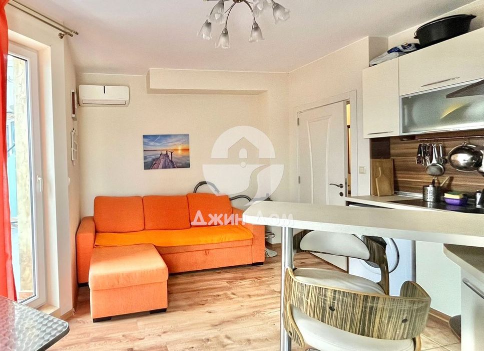 Тристаен апартамент с ГЛЕДКА МОРЕ в к-с „Мелия 10“, с. Равда