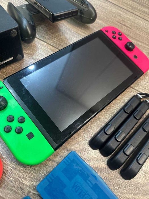 Продам Nintendo Switch (Игры и доп. джойстики)