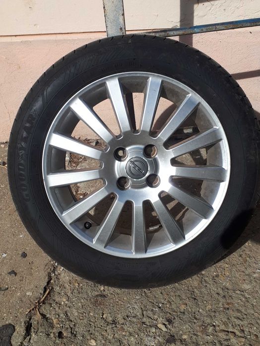 Jante aliaj 16'' cu anvelope vara goodyear