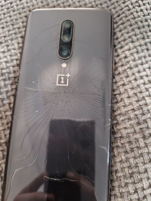 продам на запчасть Oneplus 7pro