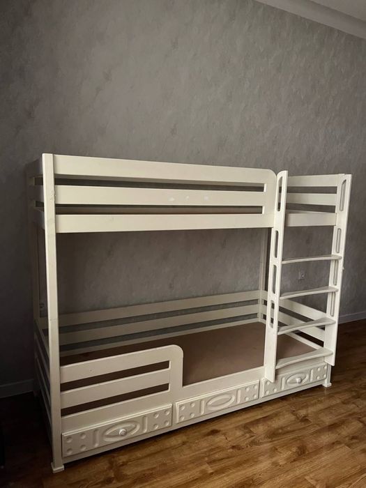 Двухярустная кровать