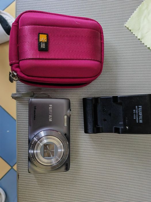 Fujifilm FinePix J Series JZ100 / JZ110 14.0MP Digital Camera - Black