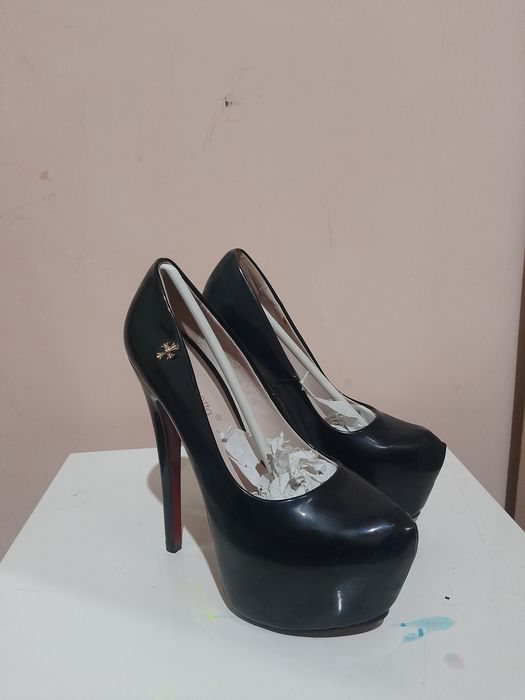 Женские туфли на шпильках