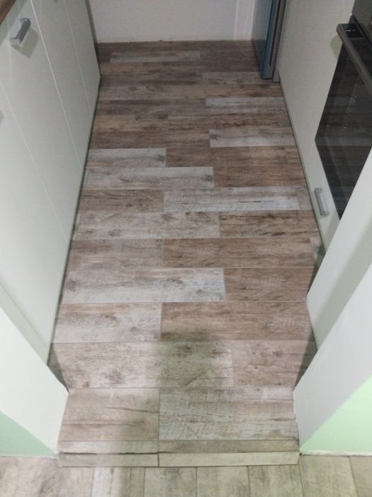 Майстор вътрешни ремонти- плочки, шпакловка, боядисване.