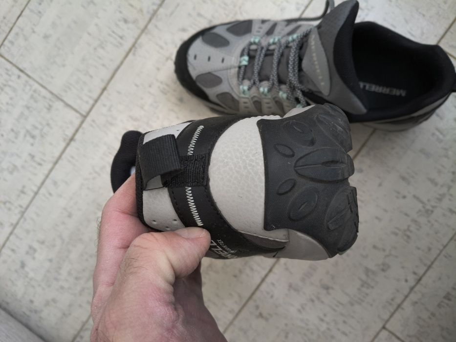 Pantofi drumetie Merrell Gore Tex