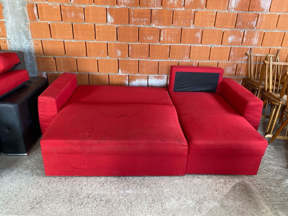 canapea extensibila rosie