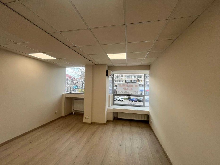 Business in inima Bacaului,spatiu birou si spatiu comercial