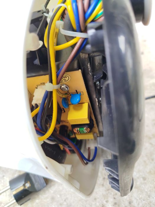 Кухненски робот - за ремонт.