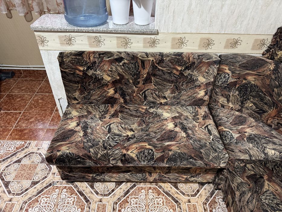 Ъглов диван 160×160 см с ракли – много запазен