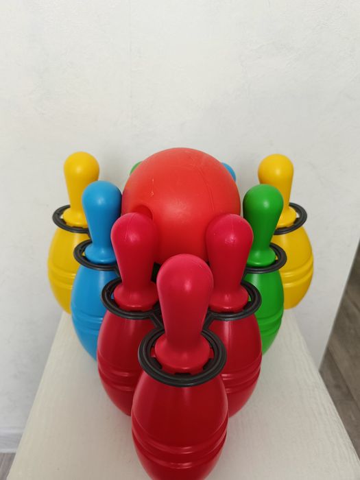 Игрушечная игра в боулинг