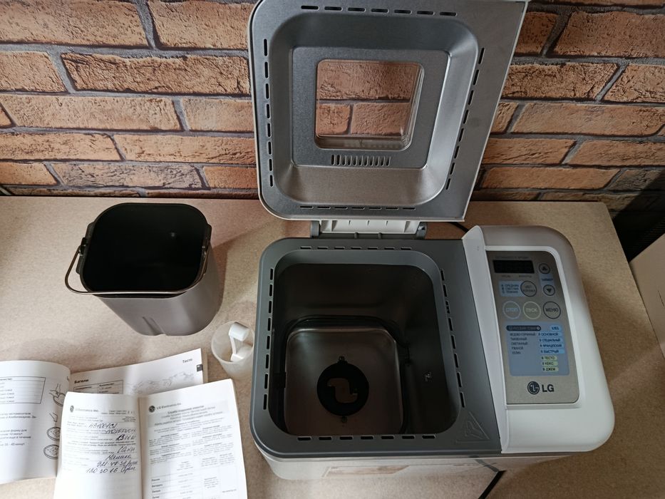 Хлебопечка LG HB1001CJ в отличном состоянии