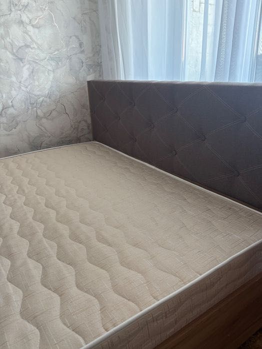 Кровать с ортопедическим матрасом