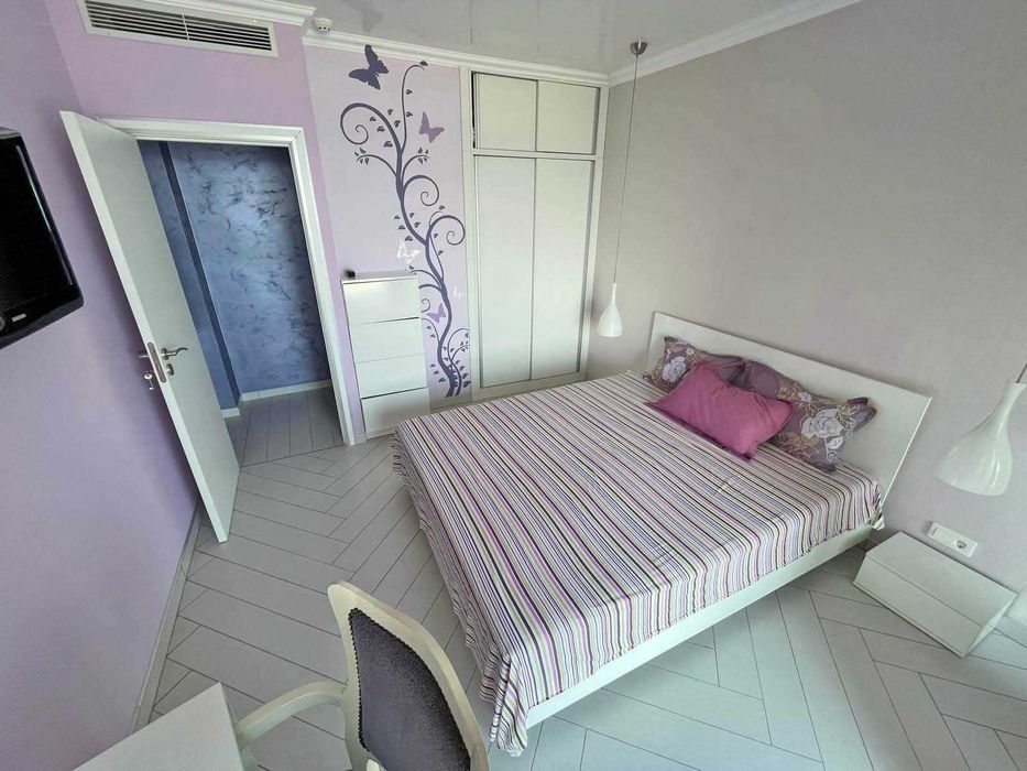 Стилен тристаен апартамент, Първа линия, Фронтална гледка море