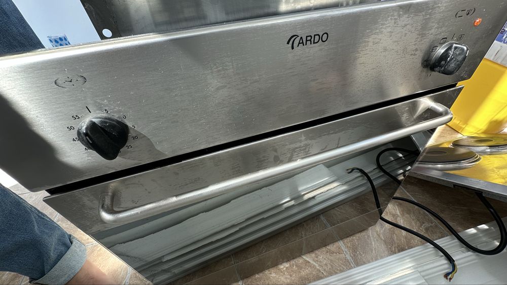 Продам духовку ARDO