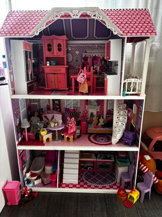 Casuta fetite cu mobilier si accesorii