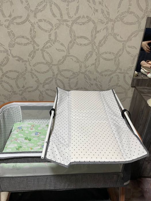 Продам манеж,приставной к кровати