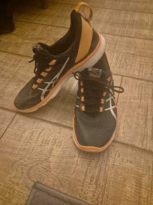 Lot 2 perechi de adidasi dama, Nike si Asics