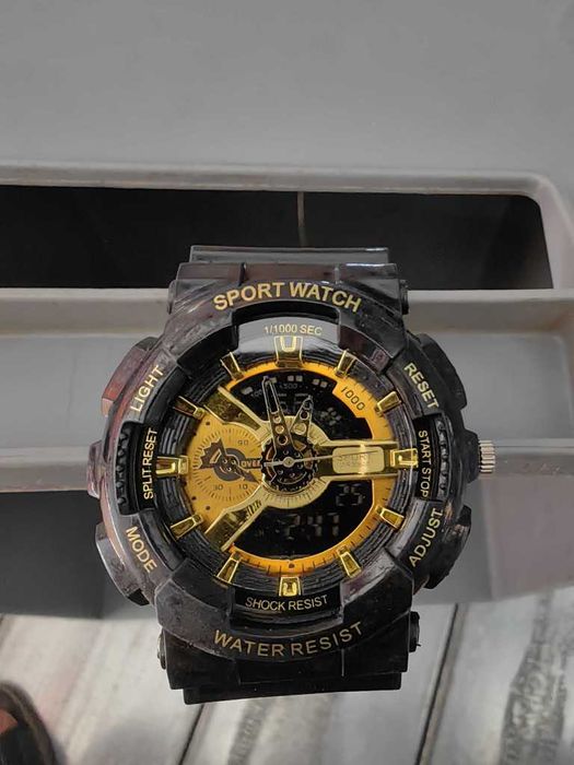 Водоустойчив спортен часовник с LED дисплей SPORT WATCH