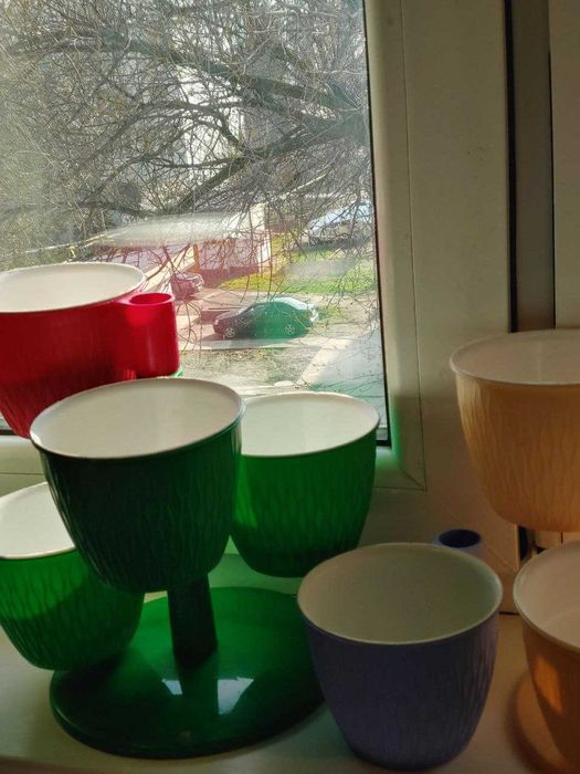 Продаются горшочки (каскад) для цветов в кашпо.