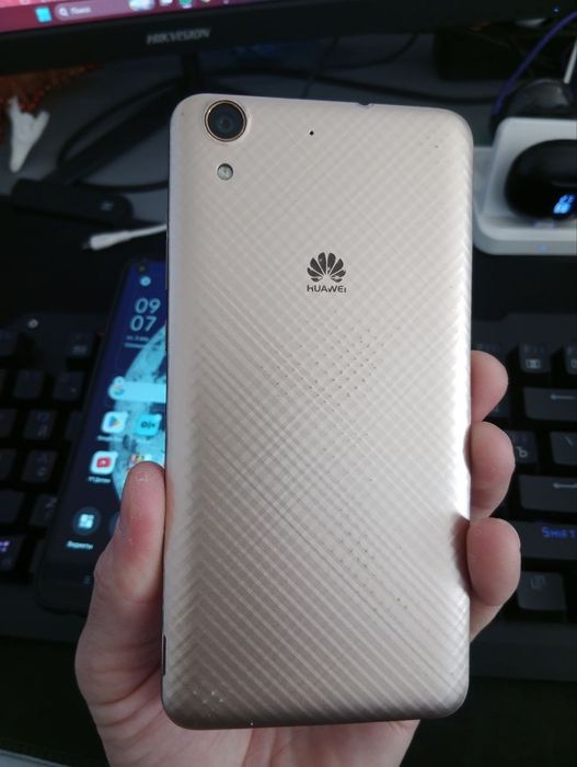 Продам смартфон Oppa и Huawei