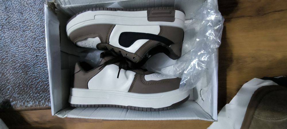 Продам кроссовки