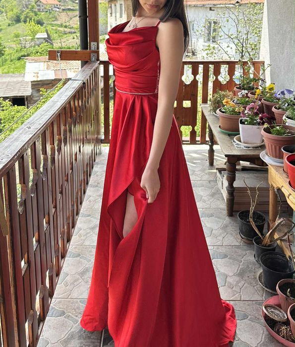 Официална червена рокля