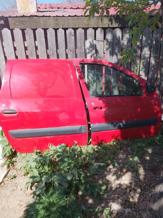 Vânzări piese auto  . Uși Logan van 350 toni bucata .