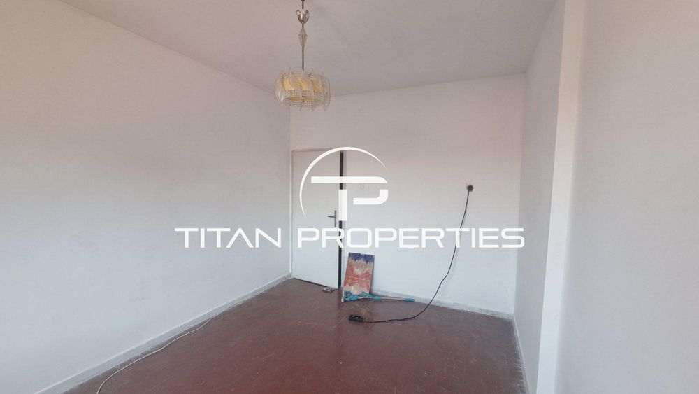 Продава се Четиристаен апартамент в Пловдив, Младежки Хълм - 120 кв.м за 2000 €/кв.м - Снимка #1