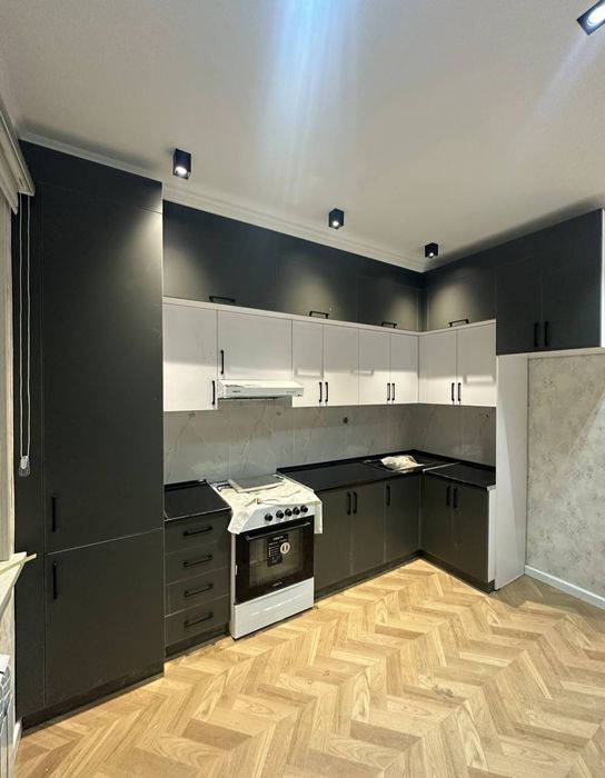 Oshxona mebellari. Zamonaviy uslubdagi mebellar to'plami.