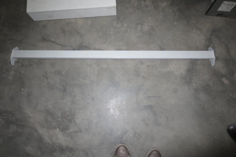 Стойки за куки  бели и никелирани