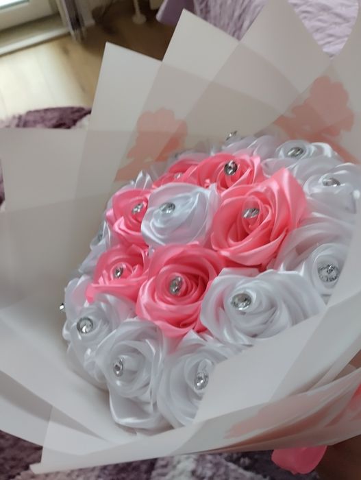 Букет от сатенени рози с безплатна доставка