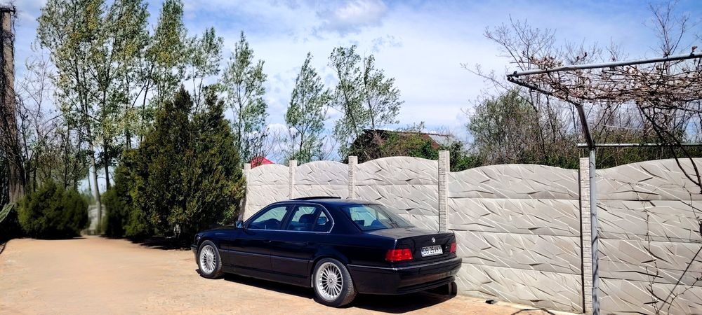 Vând BMW E38 1997
