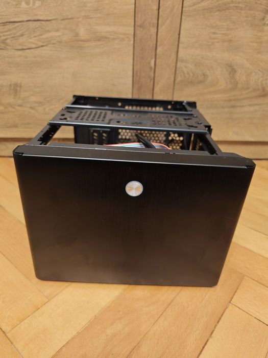 Carcasa kolink satellite plus