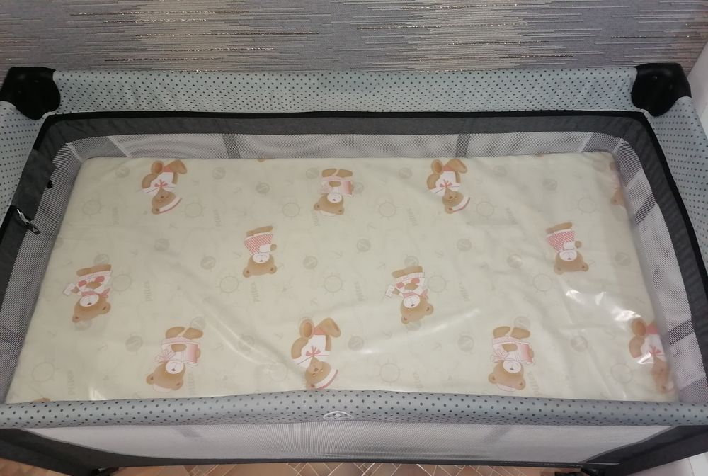 Продам детский манеж-кровать