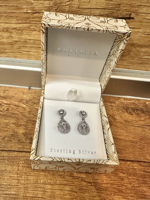 Елегантни сребърни обеци