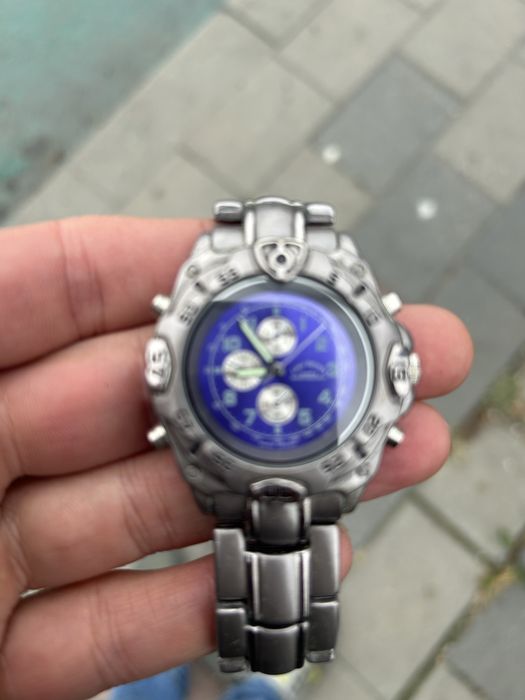 Ceas Titan.      .