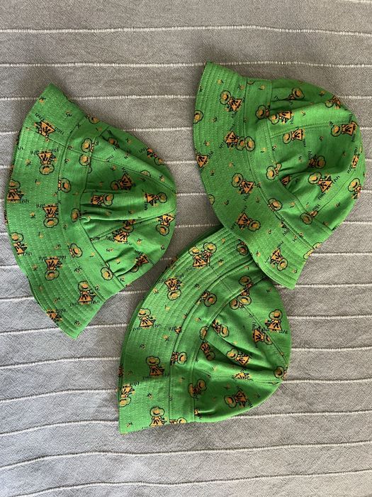 Три нови зелени шапки за деца 6-8г.