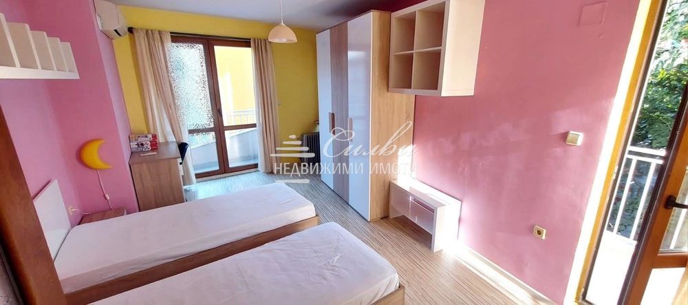 Дава се под наем Тристаен апартамент в Шумен, Център - 91 кв.м за 433.5 € - Снимка #4