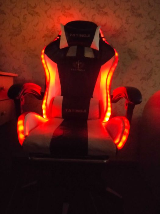 Продам игровое кресло