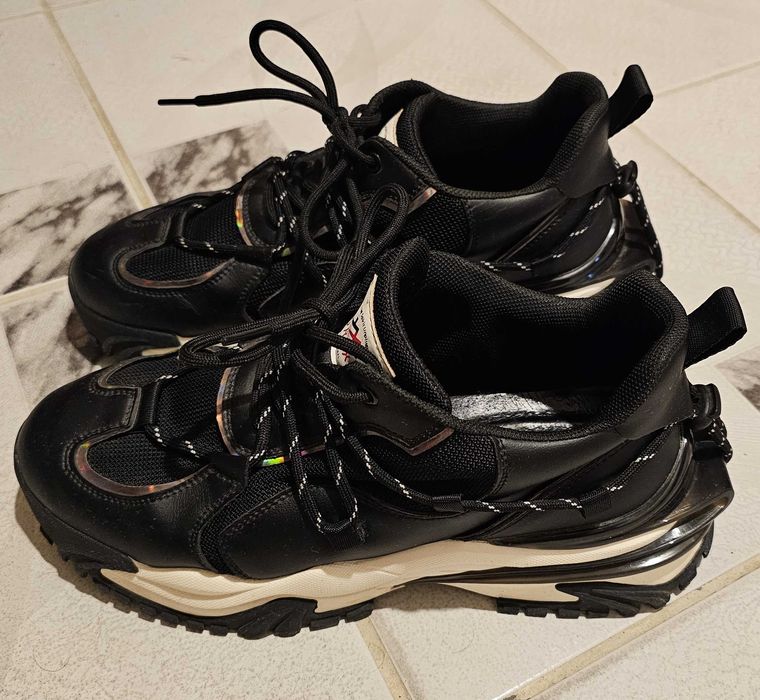 Adidasi Gryxx negri barbati marimea 39 (41 Nike) ca noi