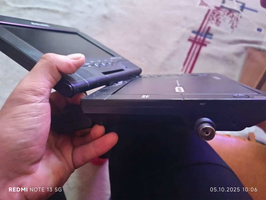 Se vând doua dvd playere la set