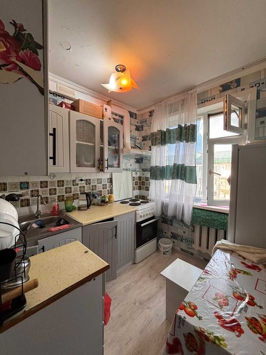 продам двухкомнатную квартиру