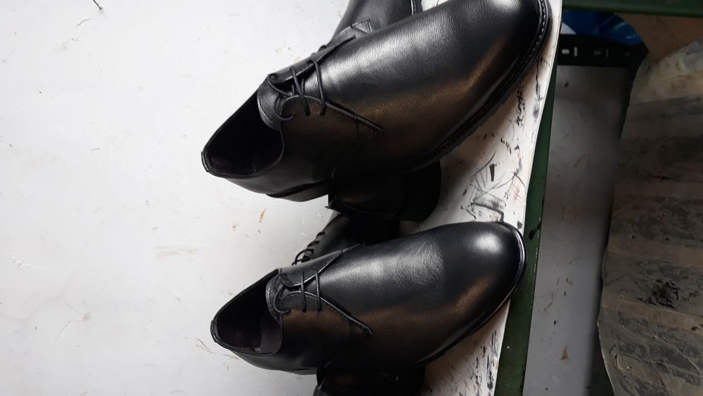 Confecții și reparații încălțăminte .Vopsim geci din piele .