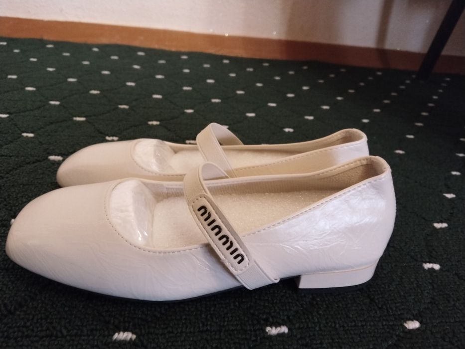 Yangi bejeviy tufli sotiladi