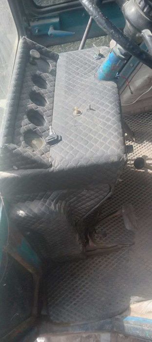 Traktor  sotiladi srochna arzonch narxda