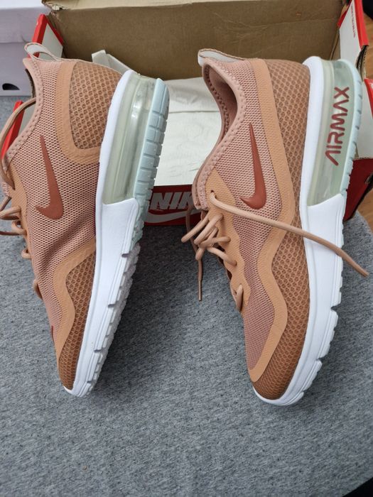 Adidas  Nike Air Max  noi în cutie Anglia.