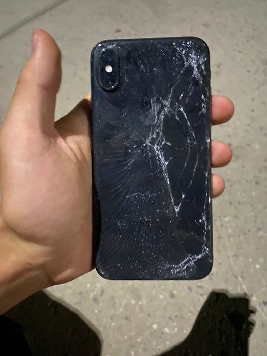 Продам айфон xs срочно