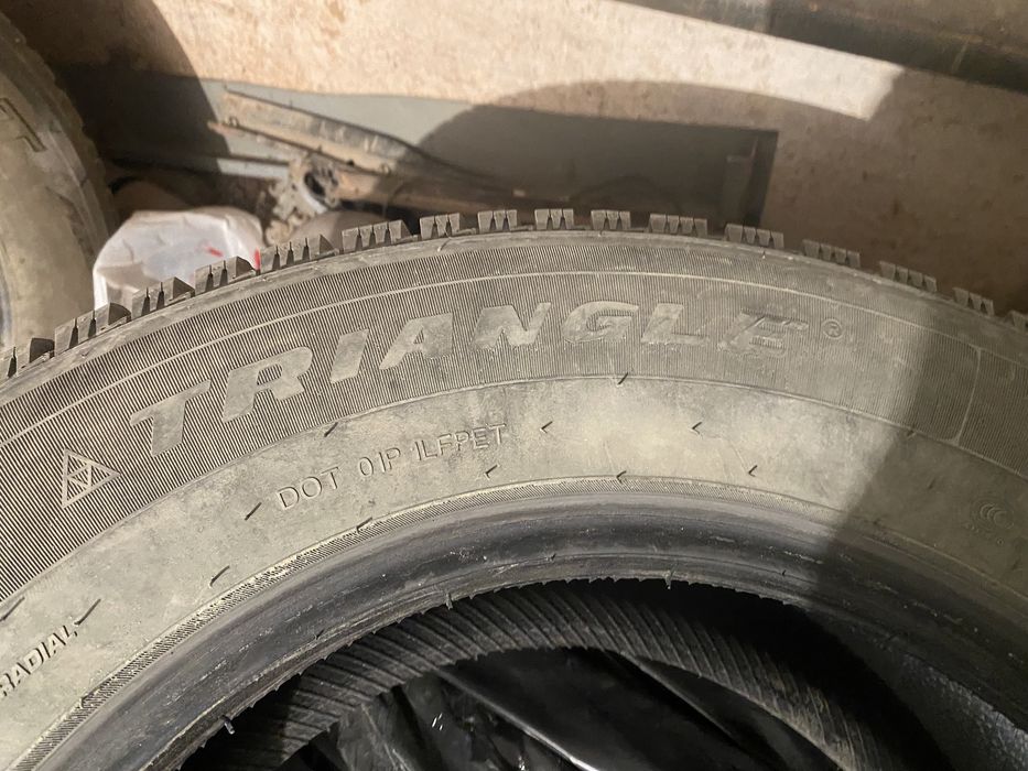 Продам  шины  шипованные  б/у  265/65R17